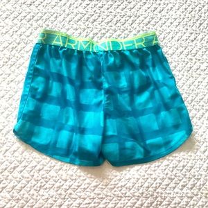 Under Amour - Girls Large running shorts